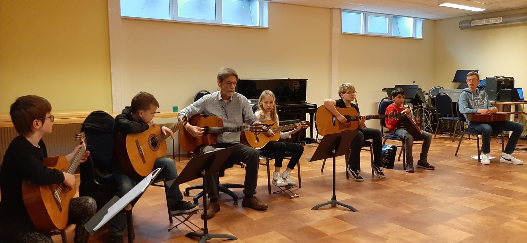 Voorspeelavond gitaarleerlingen in Sint Annaparochie