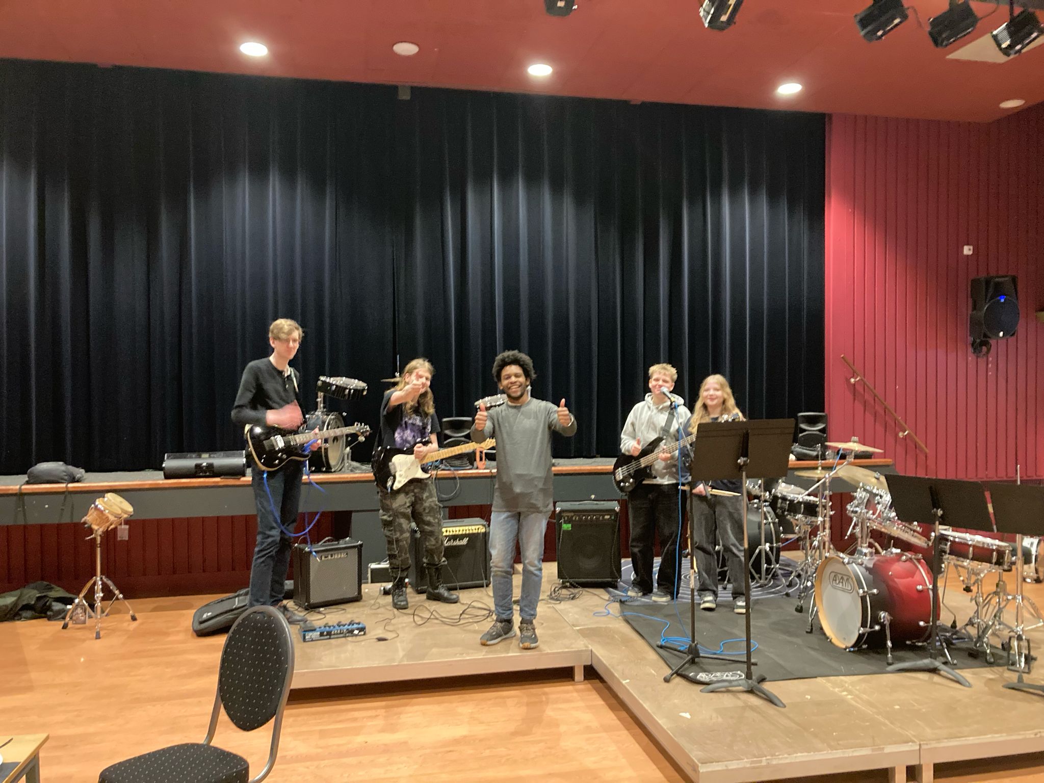 Jeugdfestival Waadhoeke: jong talent steelt de show in Sint Annaparochie